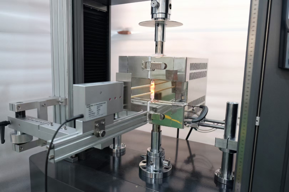 圖片新聞：再上新品，超高溫1400℃環(huán)境下力學測試小方爐方案