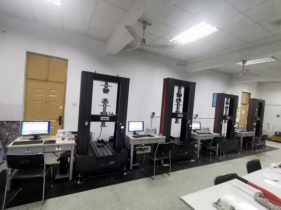 圖片新聞：北京工業(yè)大學四臺試驗機設備交付驗收