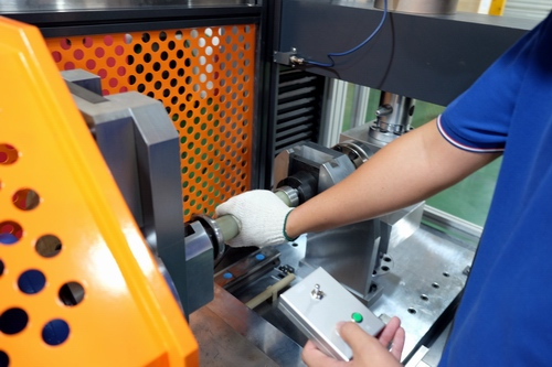 新品新聞：拉壓彎扭一體試驗機向客戶發(fā)貨